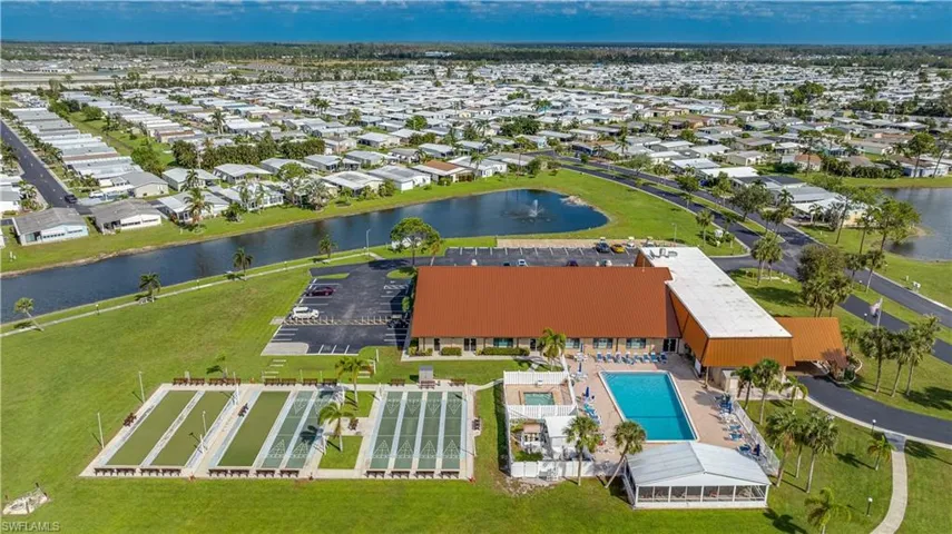562  Horizon  DR, North Fort Myers, FL 33903