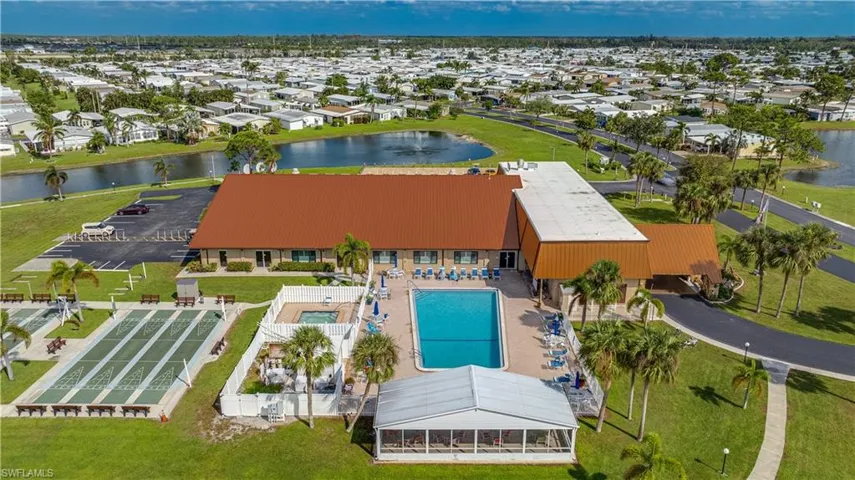 562  Horizon  DR, North Fort Myers, FL 33903