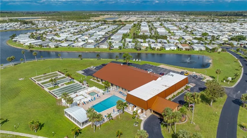 562  Horizon  DR, North Fort Myers, FL 33903