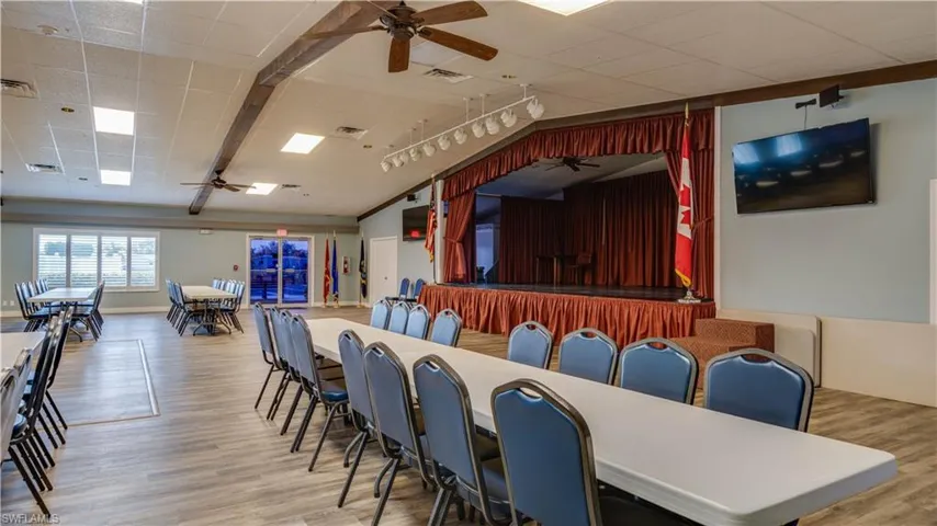 562  Horizon  DR, North Fort Myers, FL 33903