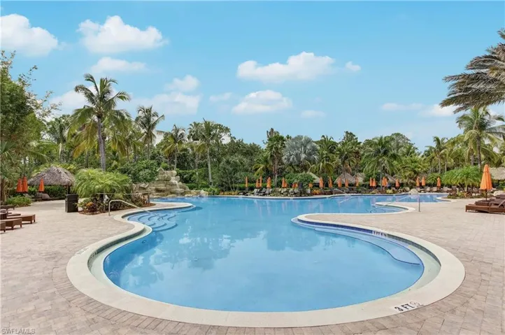 9072  Chula Vista  ST, Naples, FL 34113