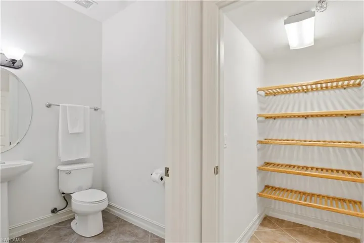 9072  Chula Vista  ST, Naples, FL 34113