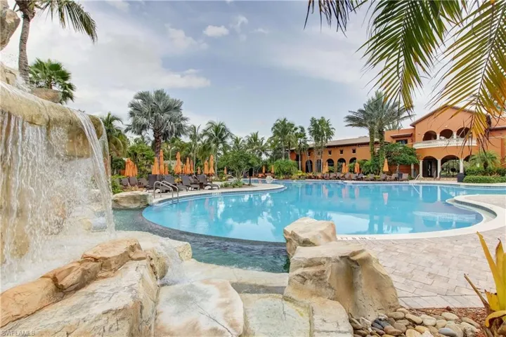 9072  Chula Vista  ST, Naples, FL 34113