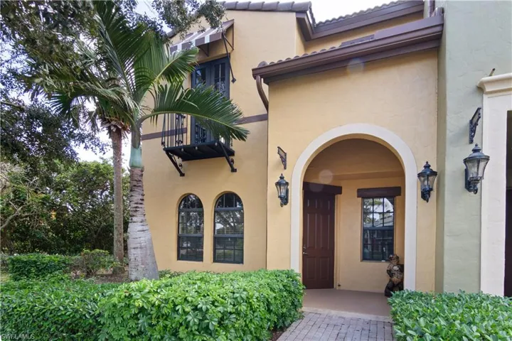 9072  Chula Vista  ST, Naples, FL 34113