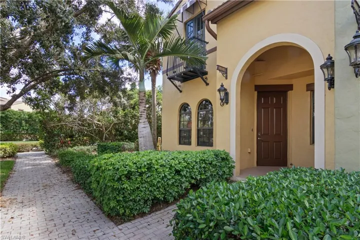 9072  Chula Vista  ST, Naples, FL 34113