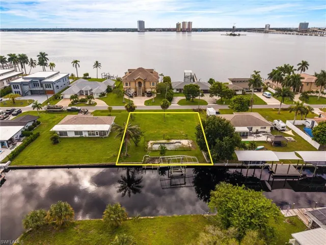 116 E North Shore Ave, North Fort Myers, Florida 33917