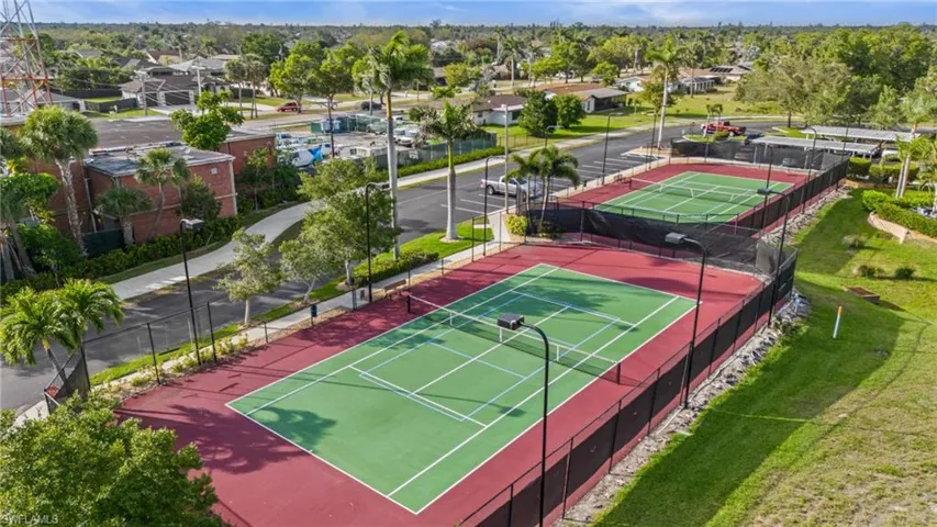 Pickleball/Tennis Courts
