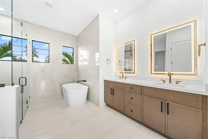 502 Ne 5th Pl, Cape Coral, Florida 33909