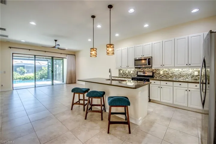 8260 Venetian Pointe Dr, Fort Myers, Florida 33908