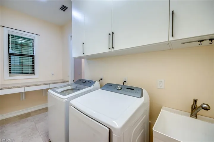 8260 Venetian Pointe Dr, Fort Myers, Florida 33908