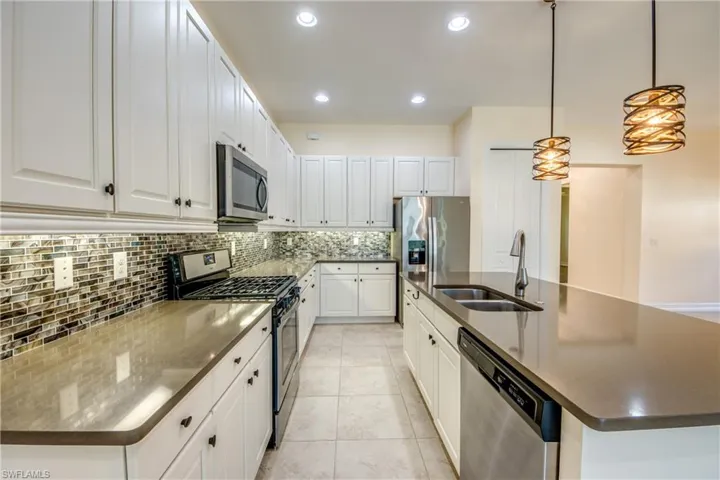 8260 Venetian Pointe Dr, Fort Myers, Florida 33908