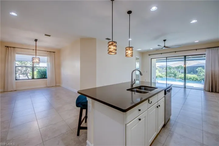 8260 Venetian Pointe Dr, Fort Myers, Florida 33908