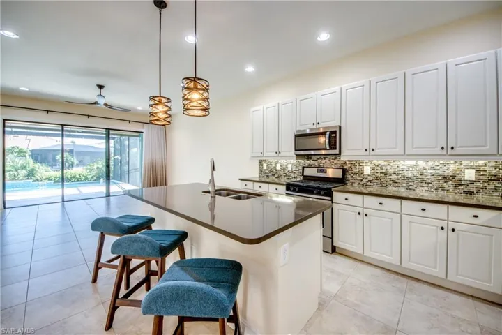 8260 Venetian Pointe Dr, Fort Myers, Florida 33908