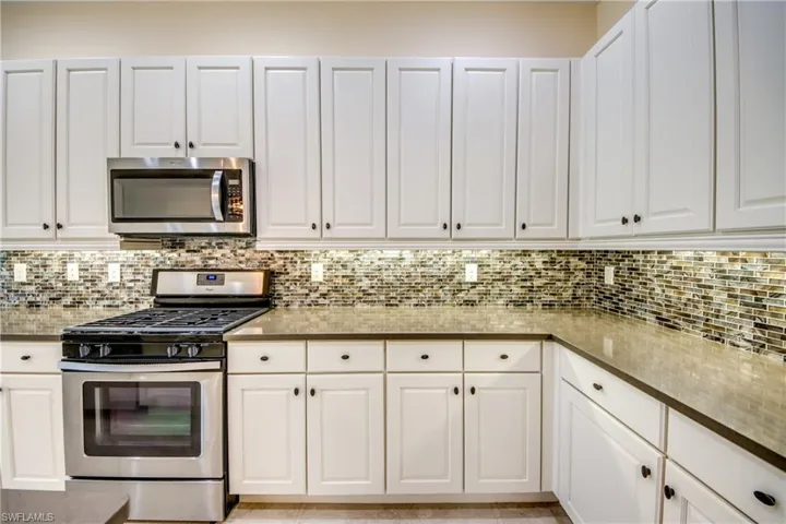 8260 Venetian Pointe Dr, Fort Myers, Florida 33908