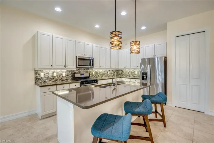 8260 Venetian Pointe Dr, Fort Myers, Florida 33908