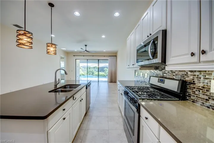 8260 Venetian Pointe Dr, Fort Myers, Florida 33908