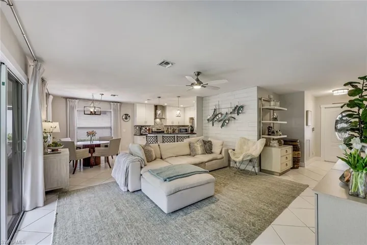 156 Stanhope Cir, Naples, Florida 34104