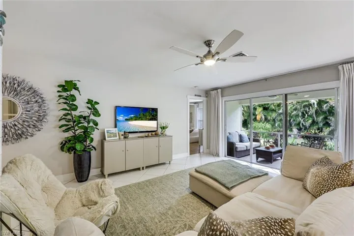 156 Stanhope Cir, Naples, Florida 34104