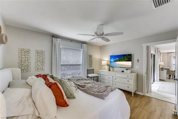 156 Stanhope Cir, Naples, Florida 34104