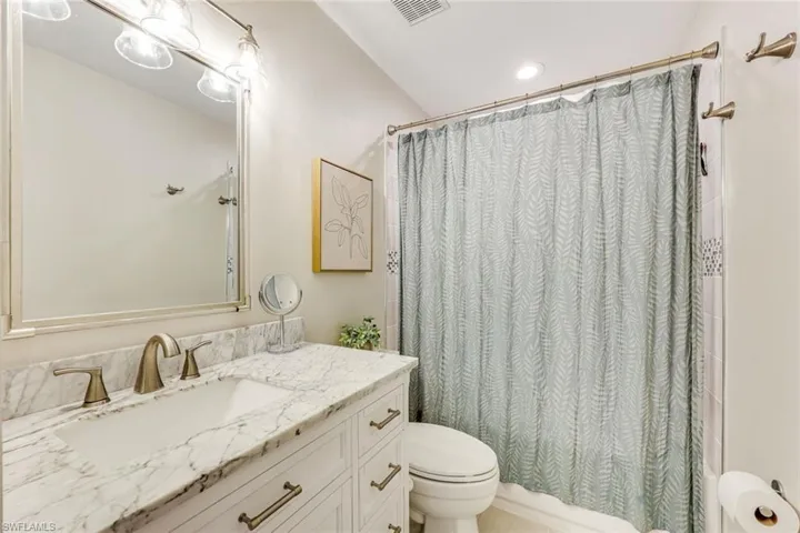 156 Stanhope Cir, Naples, Florida 34104