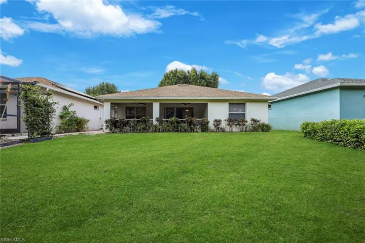 156 Stanhope Cir, Naples, Florida 34104