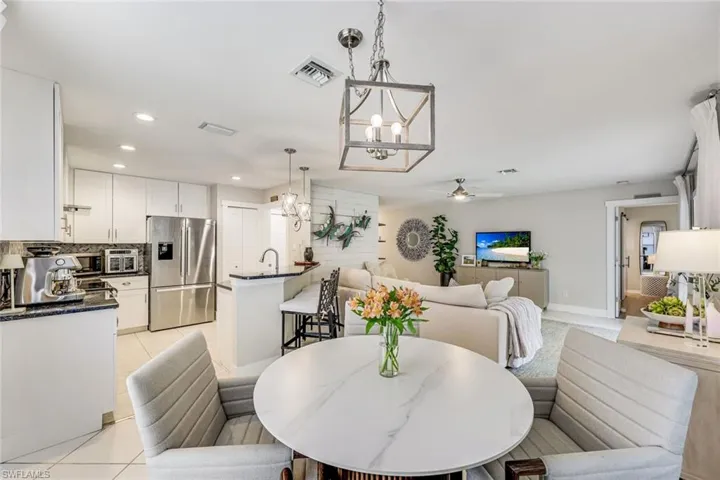 156 Stanhope Cir, Naples, Florida 34104