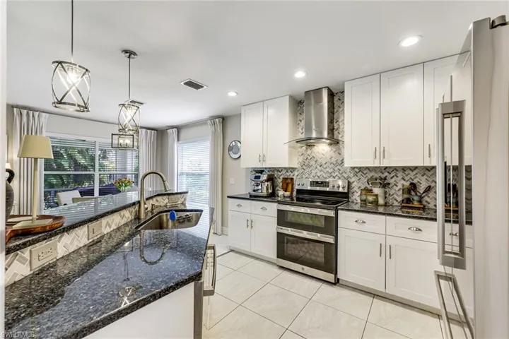 156 Stanhope Cir, Naples, Florida 34104