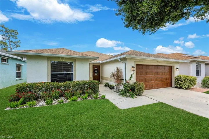 156  Stanhope  CIR, Naples, FL 34104