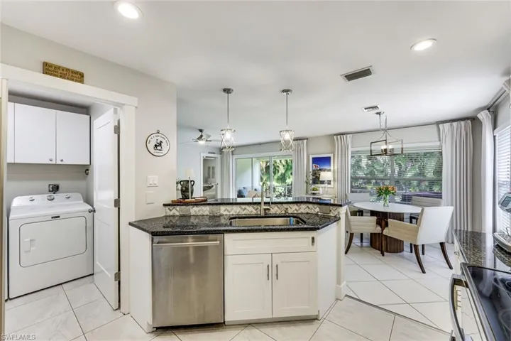 156 Stanhope Cir, Naples, Florida 34104