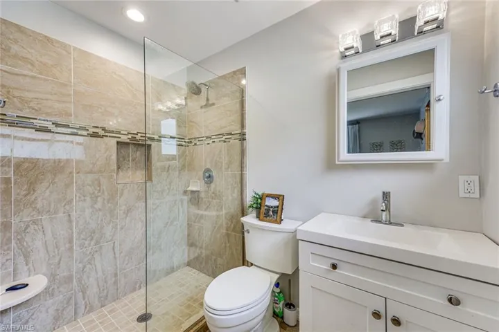 156 Stanhope Cir, Naples, Florida 34104
