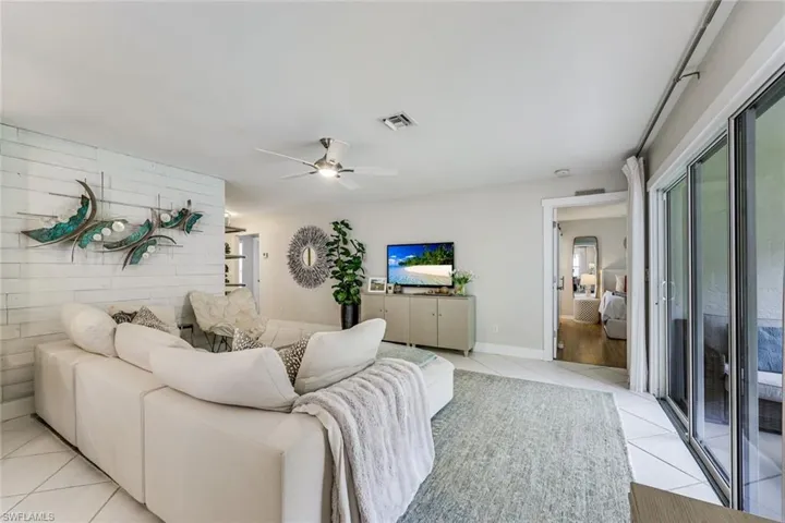 156 Stanhope Cir, Naples, Florida 34104