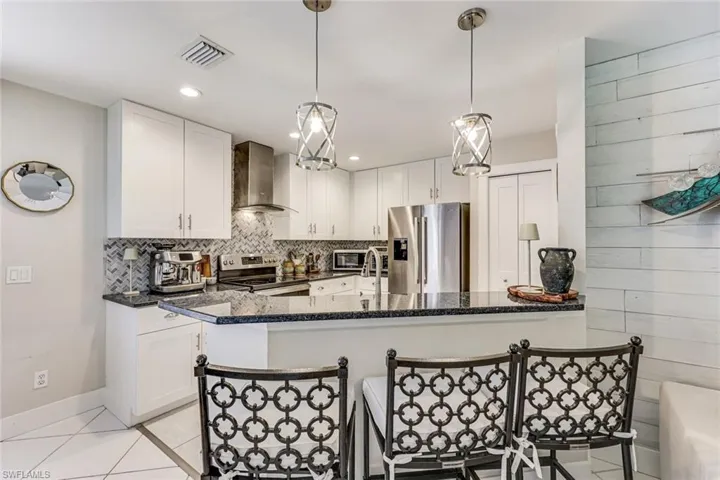 156 Stanhope Cir, Naples, Florida 34104