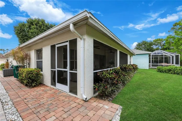 156 Stanhope Cir, Naples, Florida 34104
