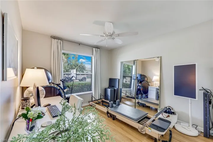156 Stanhope Cir, Naples, Florida 34104