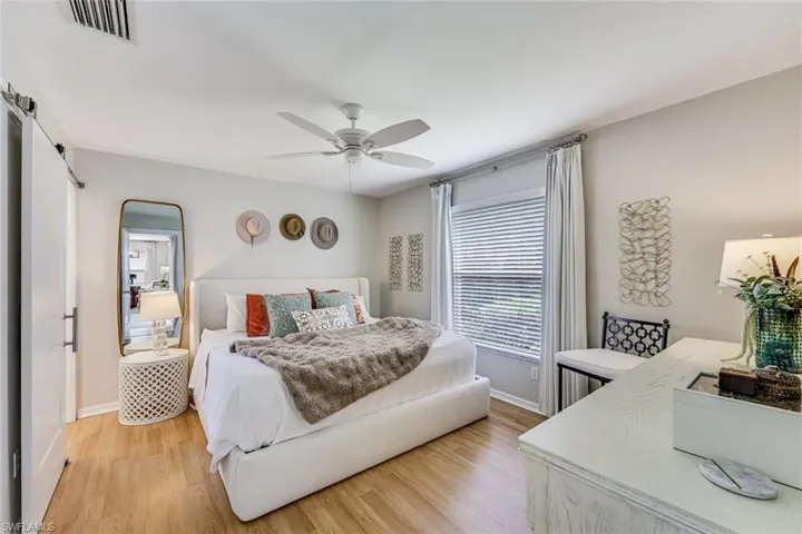 156 Stanhope Cir, Naples, Florida 34104