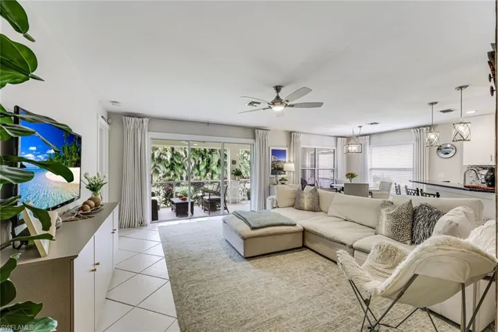 156 Stanhope Cir, Naples, Florida 34104