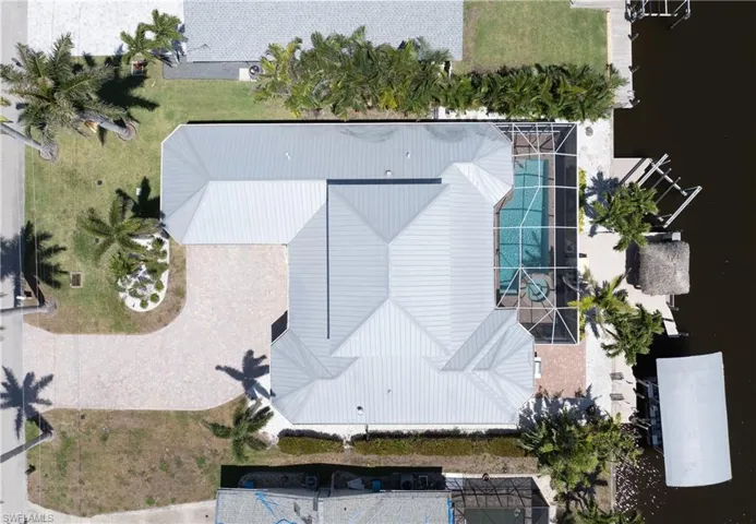 Birds eye view of property