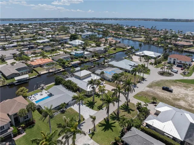 Birds eye view of property, minutes to the River