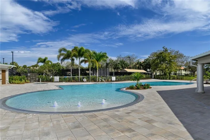 2090 Aberdeen LN # 101, NAPLES FL 34109