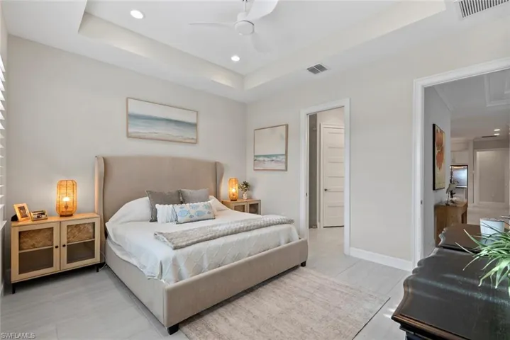 5716  Highbourne  DR, Naples, FL 34113