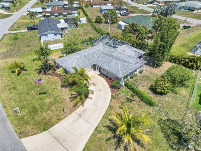 Birds eye view of property featuring a residential view