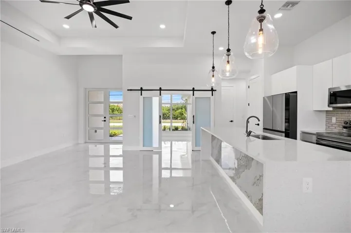 1129 Jacaranda Pkwy E, Cape Coral, Florida 33909