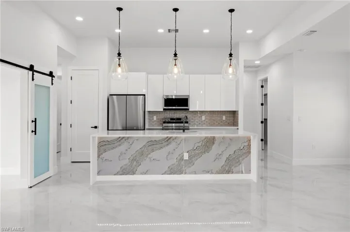 1129 Jacaranda Pkwy E, Cape Coral, Florida 33909