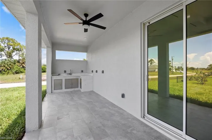 1129 Jacaranda Pkwy E, Cape Coral, Florida 33909