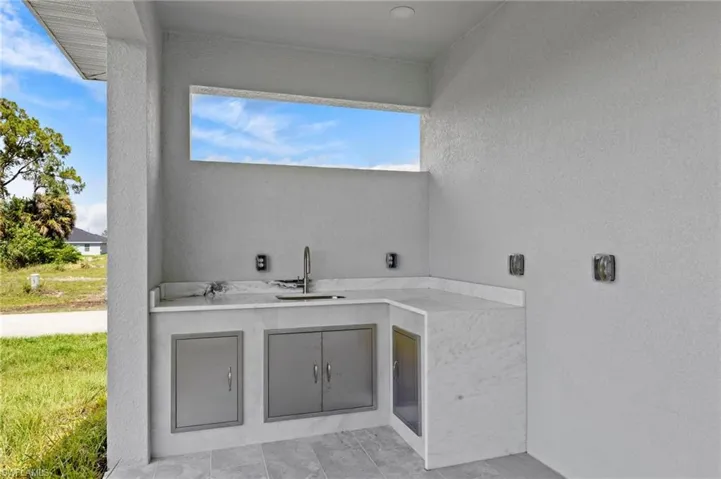 1129 Jacaranda Pkwy E, Cape Coral, Florida 33909