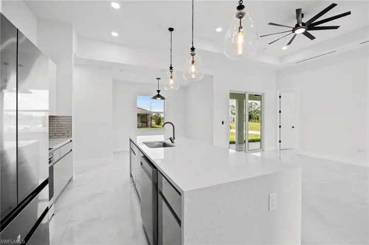 1129 Jacaranda Pkwy E, Cape Coral, Florida 33909