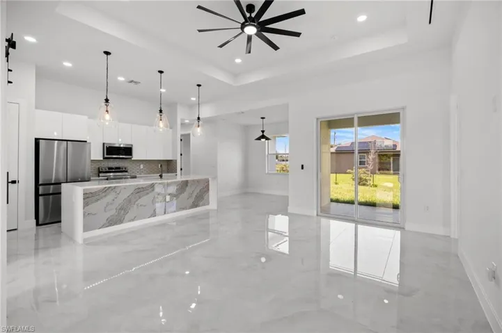 1129 Jacaranda Pkwy E, Cape Coral, Florida 33909