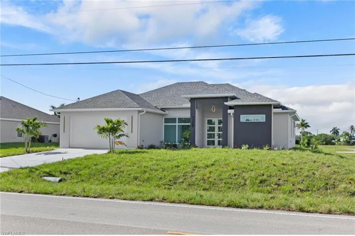 1129 Jacaranda Pkwy E, Cape Coral, Florida 33909