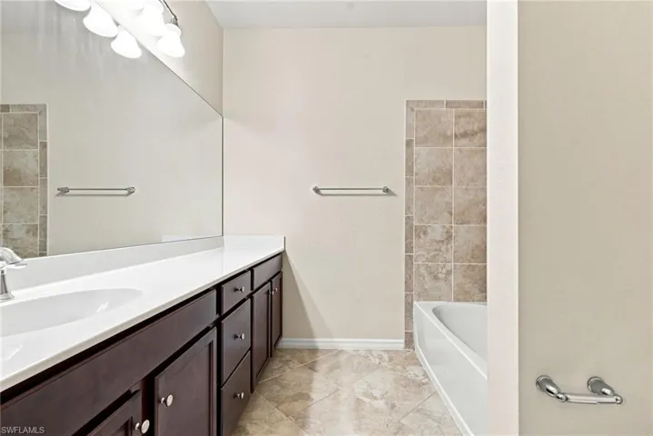 10174 Via Colomba Cir, Fort Myers, Florida 33966