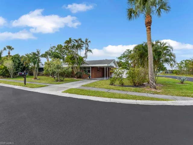 Oversized Corner Parcel